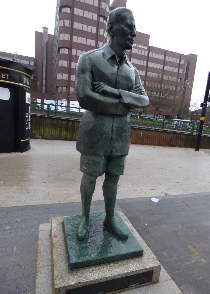 Statue of Claude Auchinleck at Five Ways